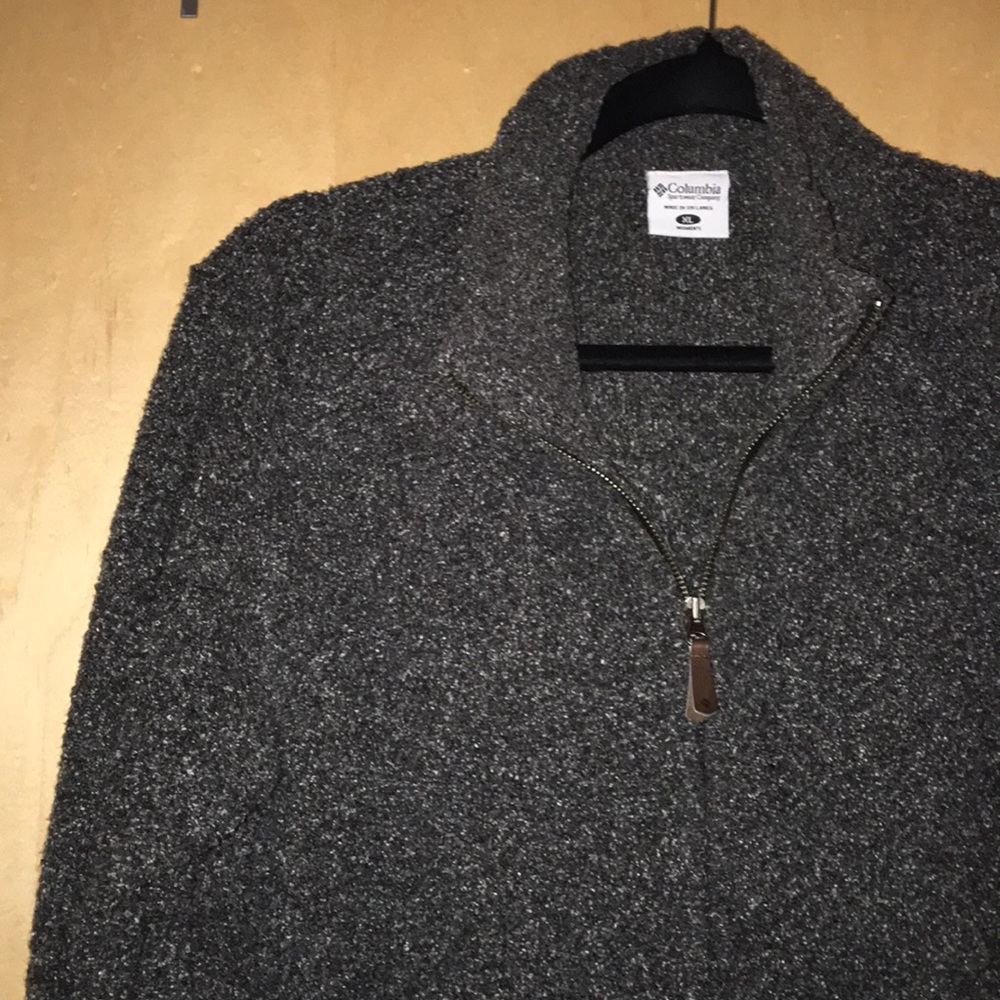 Columbia sweatshirt